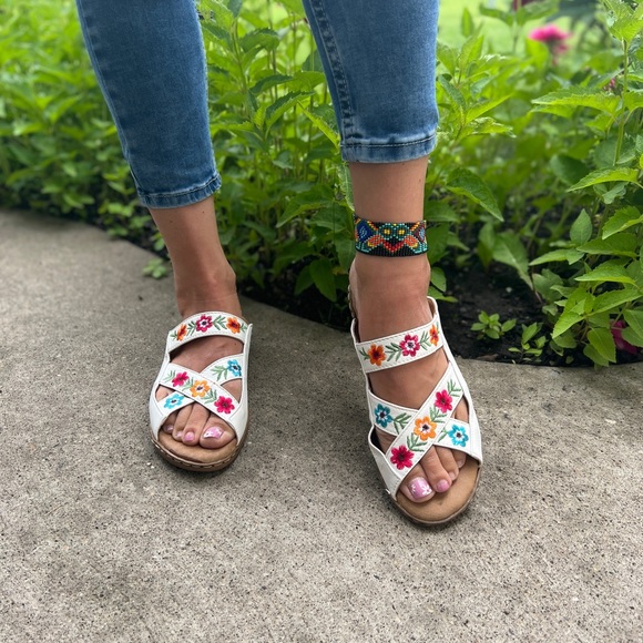 Handmade ethnic leather sandals - Picture 8 of 8